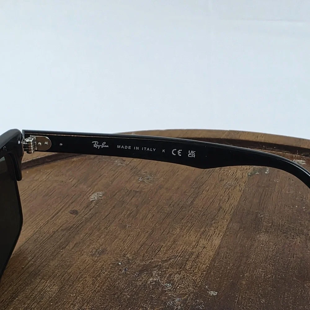 Ray-Ban RB 4190 Sunglasses Mens 52-19-145 Black Green Tinted Square Italy 877